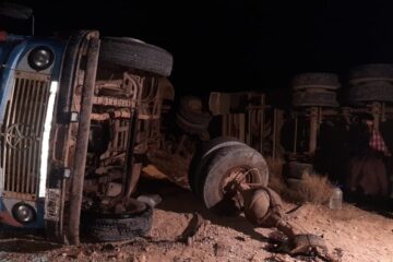 Accidente en Ruta 33: Volcó un Camión y derramó su carga de soja