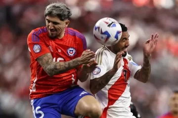Perú y Chile no pasaron del empate y dejaron a Argentina como líder del Grupo