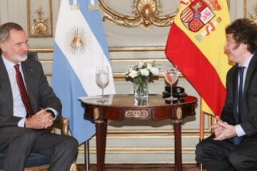 Por el conflicto con Pedro Sánchez, el rey de España rechazó una reunión con Javier Milei
