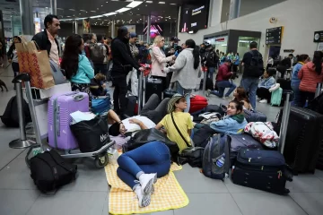 Una falla informática causa graves problemas en aeropuertos y empresas de todo el mundo