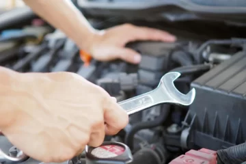 Ley del consumidor: un mecánico debe responder por el mal arreglo de un auto